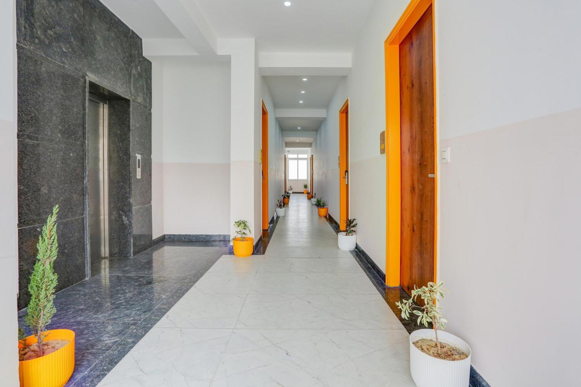 Hotel Super Townhouse Sector 69 Gurgaon Zewnętrze zdjęcie
