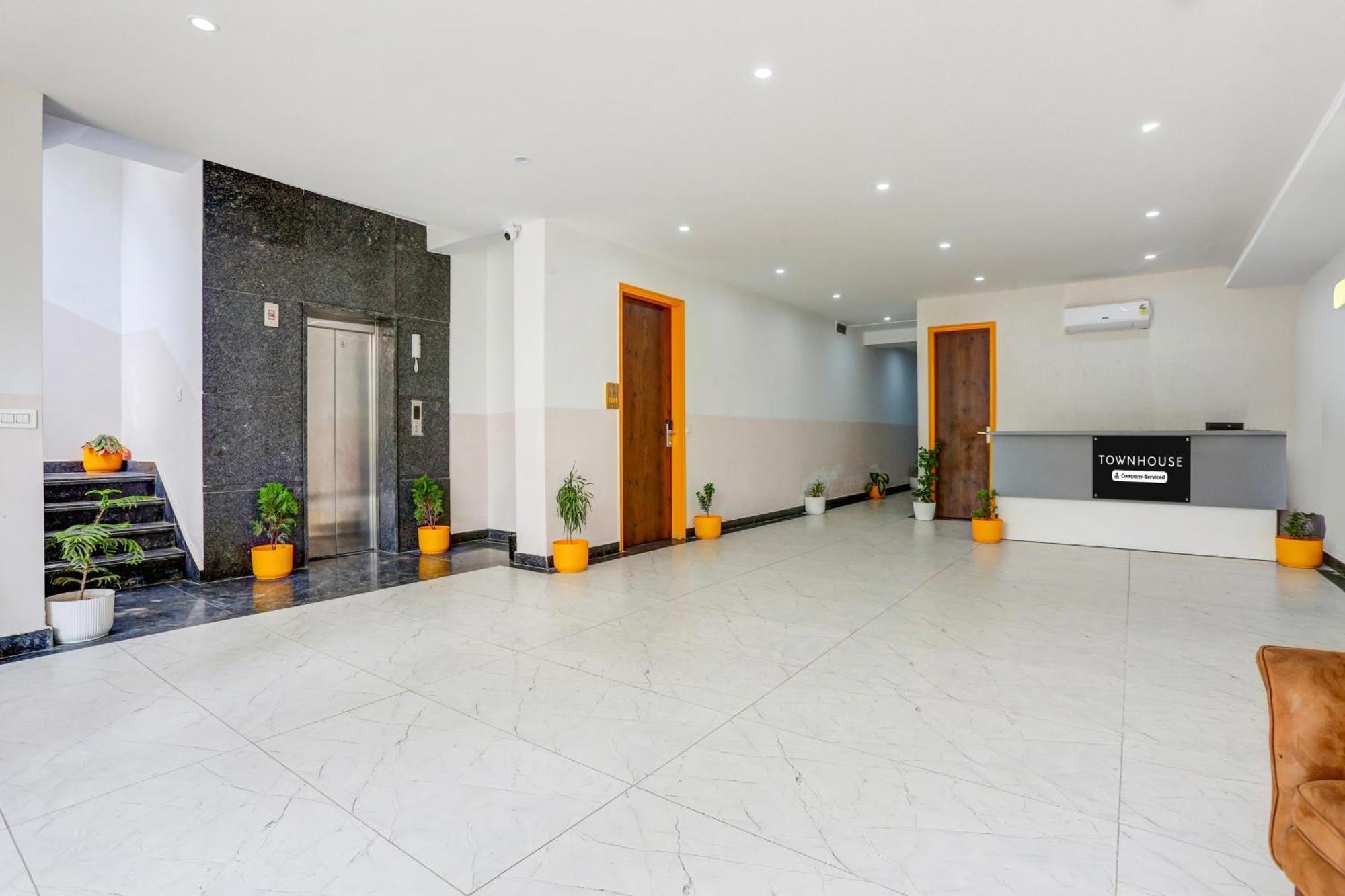 Hotel Super Townhouse Sector 69 Gurgaon Zewnętrze zdjęcie
