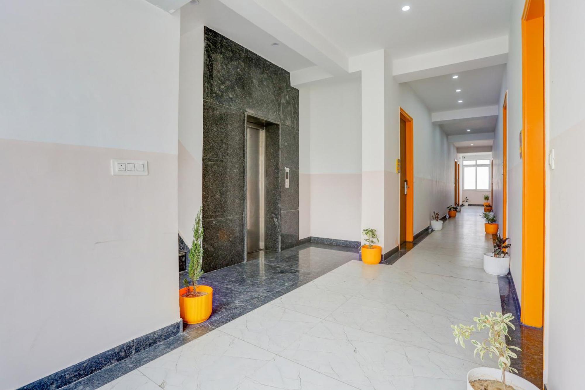Hotel Super Townhouse Sector 69 Gurgaon Zewnętrze zdjęcie