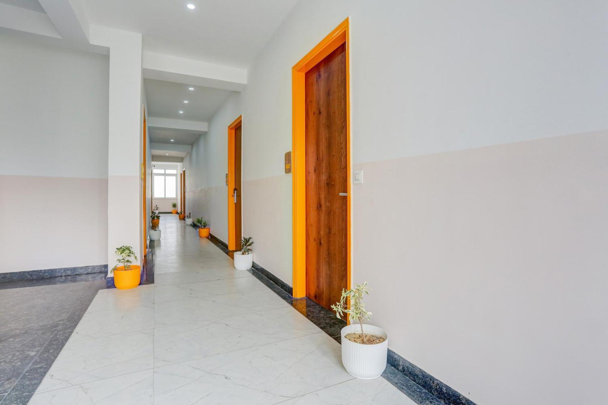 Hotel Super Townhouse Sector 69 Gurgaon Zewnętrze zdjęcie